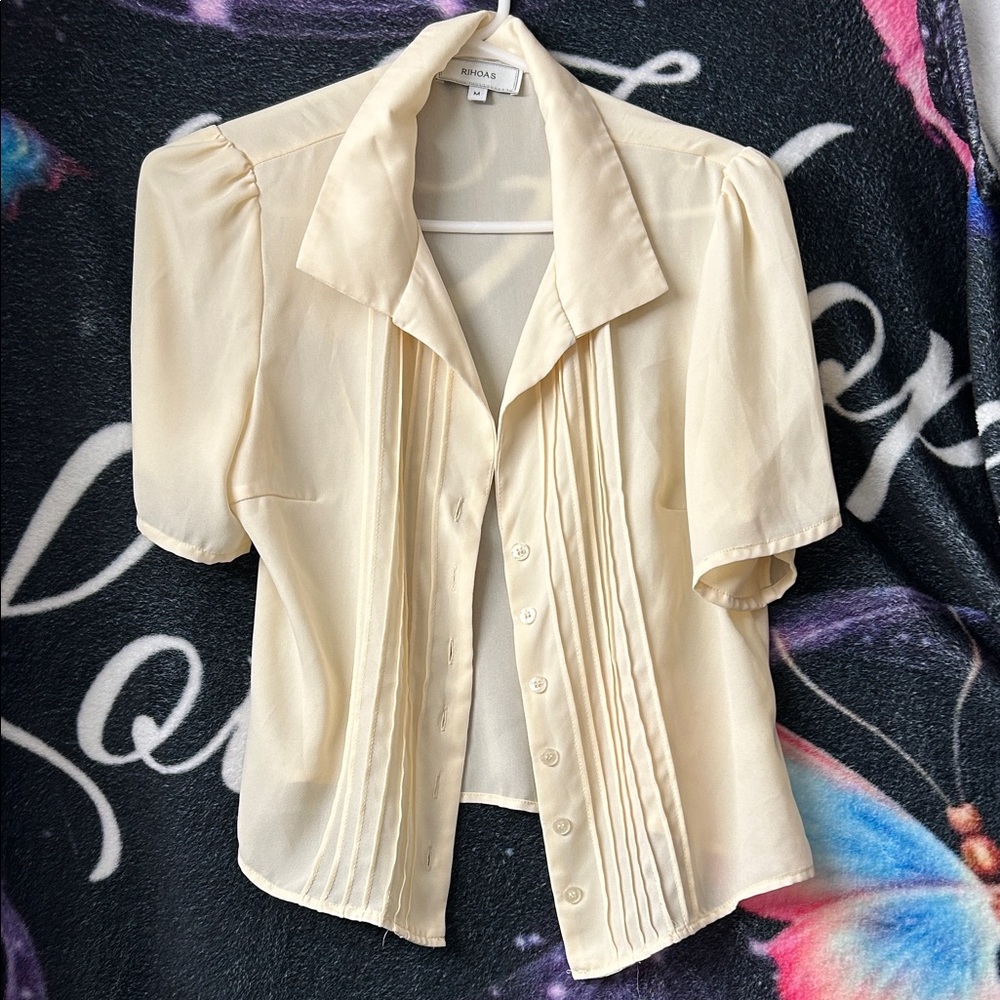 RIHOAS Ivory Pleated Button-Up Blouse